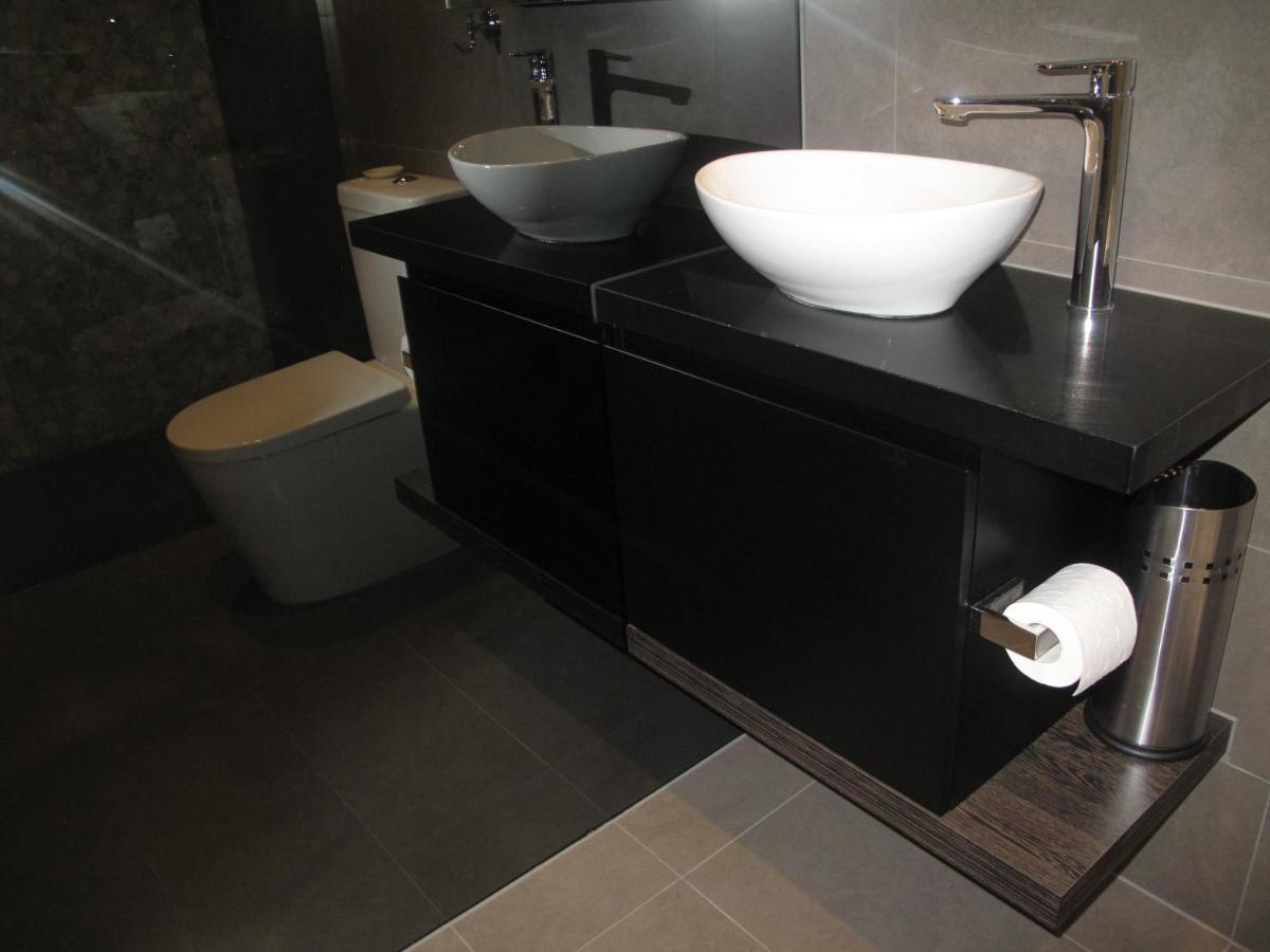 Modern 3 Bedroom Apt With Free Parking, Netflix, Wifi & Welcome Wine By Bnb Pro Melburne Exterior foto